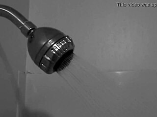 SEXY PSYCHO GIRL BATHING IN THE SHOWER