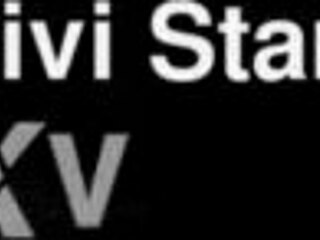 Sexy Filipina Vivi enjoys a warm treat