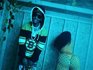 वो लंड को पॉप्सिकल की तरह चूसती रफ चुदाई में