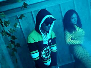 वो लंड को पॉप्सिकल की तरह चूसती रफ चुदाई में