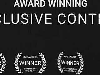 पेटाइट 18 साल की व्लॉगर लड़की होस्टल रूम में जोर से चोदी गई