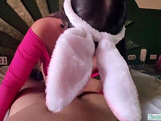 Hermosa conejita sexy sumisa chupa y monta verga pov nicolelondrawer