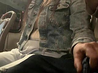 Le Muestro Mi Verga en el Bus Público y Ella Decide Venir a Tocarla