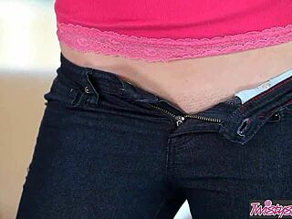 Cassandra Nix Reaches Explosive Orgasm In Solo Masturbation!