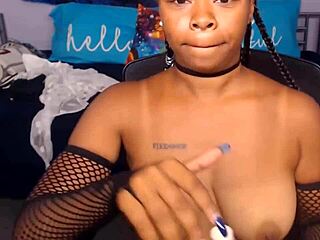 Look at Yogodezzz twerking her huge ass with long nails