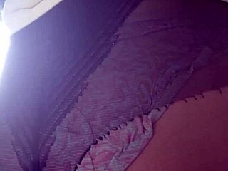 Elza Kom explores nylon tights fetish in bedroom setting