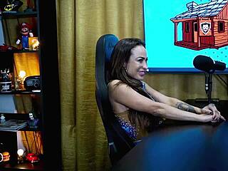 Latina Belinha Baracho Kisses Host And Grabs Cock