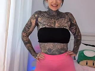 melody radford says, 'trying on these gym tights, look at my ass and big tits'