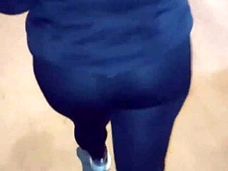 look at this mature woman flashing in transparent leggings