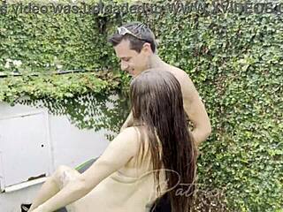 Pati novinha couldn't resist and ended up fucking deliciously with the motorcycle owner