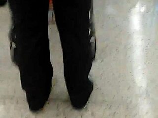 Is that big booty PAWG hiding at Cub Foods?