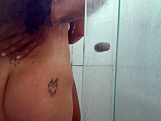 João, after fucking the latina, let's take a bath