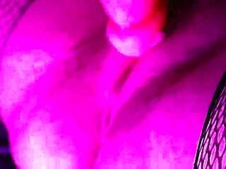 Milf squirts on her pink dildo while masturbating in stockings