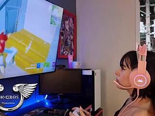 wet brazilian e-girl pussy licked in college dorm