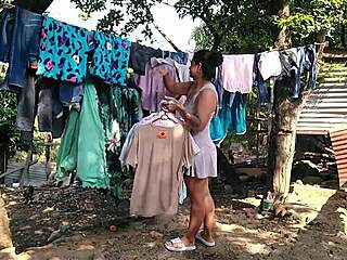 cumpliendole los caprichos a la embarazada la mujer del capataz de la finca esta embarazada y tiene el antojo de tener sexo l�sbico conmigo