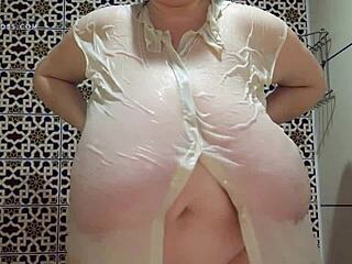 Do you like huge bouncy natural tits?