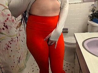 i love watching my cute girlfriend's wet pee desperation and golden shower