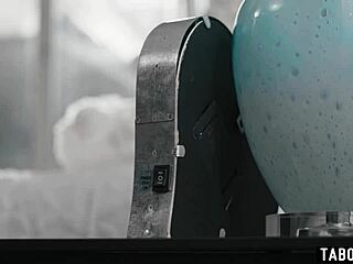 Inexperienced Lesbian Gal Ritchie Learns From Adria Rae!