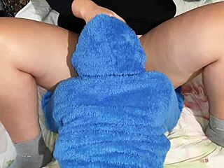 Girlfriend Eats Wet Pussy To Orgasm