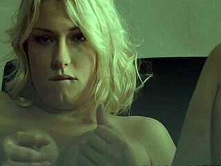 Teen toys tight pussy to reach big orgasm