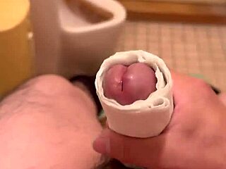 Japanese Amateur Woman Masturbates Solo in Intimate Scene