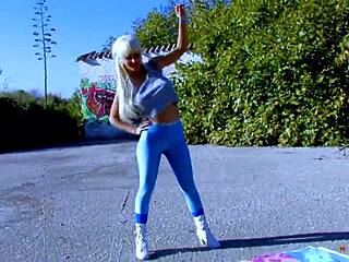 Blonde Cougar Sucks Deepthroat