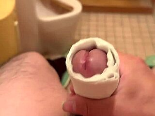 Japanese Amateur Woman Masturbates Solo in Intimate Scene