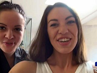 Séance Lesbienne Dans La Baignoire Avec Tiffany Et Dolly