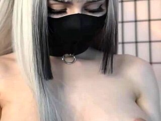 Hey check out this customized girl showing off her all natural body 😊