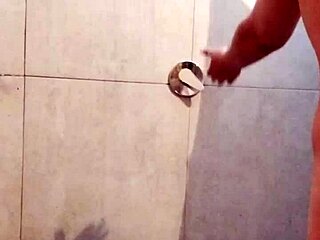 El Mejor Amigo De Mi Esposo Me Sorprendi� En La Ducha Mamando Verga Y Echando Leche En La Cara