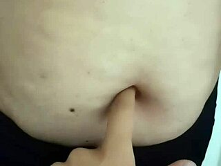 i love exploring a milf girls navel