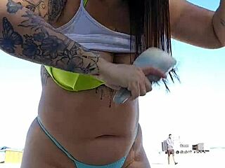 Hoje estou tão molhada que só de o pau encostar já entra she flashes excitedly.