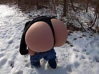 Whaletail Fetish Alert! Arctic Milf Flashes Curvy Ass In Thong And Jeans Outdoors!