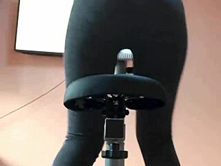 I couldn't stop my workout so I just peed in those tight gym leggings