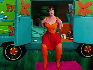 Granny Velma Masters Cunnilingus as Ultimate Undercover Technique