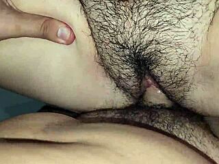 ¿qué travesuras calientes estás haciendo con esa sumisa latina en su primera vez jugosa?