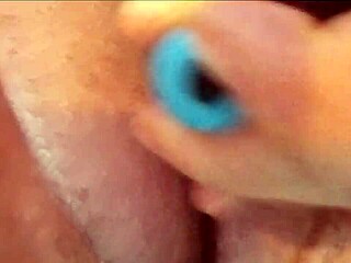 Brittbflyspread4u experiences vibrations with a close-up view