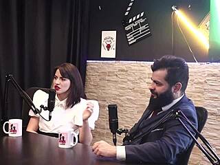 eles criaram uma produtora e sofreram muito no mercado j� tomaram golpe e ela estava gr�vida quando entrou no mundo porn� - lady snow e lord kenobi sheer red