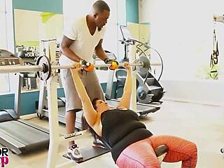 i met gym flirt sofia who lured me to ride her big pussy lips