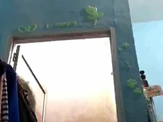 indonesian girl baths live on webcam