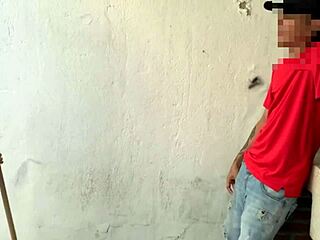 सुबह की गर्मी में कोलंबियन कॉलेज गर्ल छोटी 18+ चूचियों और टैन लाइन्स वाली लिंगरी स्कर्ट में अंतरजातीय मसाज पर समर्पित