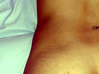 Pendeja shoving toy deep in her ass with amazing butt