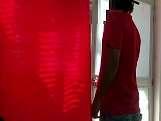 सुबह की गर्मी में कोलंबियन कॉलेज गर्ल छोटी 18+ चूचियों और टैन लाइन्स वाली लिंगरी स्कर्ट में अंतरजातीय मसाज पर समर्पित