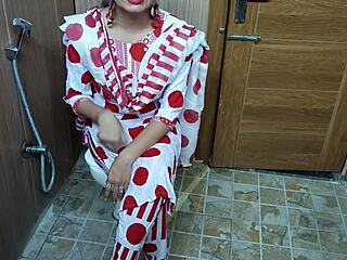 Whoa, this Hindi teen sneaks up on stepmom changing and things get steamy 😏🔥