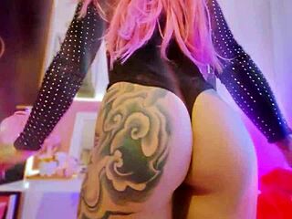 Bandit Friend Gives Relaxing Massage Leading To Full Milking Session