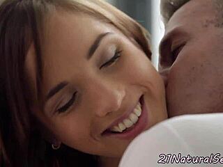 I love getting my pussy licked before banging as a glamcore babe