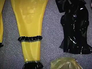 whoa, trying 3 layers latex with 4 gloves and gasmask self-bondage 😈