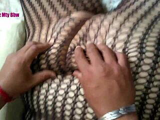 Milf tetona en lenceria con su amante shows off big tits in fishnets as fat bbw whore for cuckold