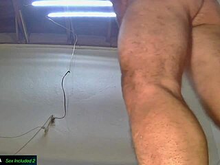 Quick Suck And Fuck Fills Latina Pussy With Cum