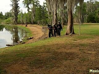 ओरिएंटल बेब मैक्सिन एक्स BBC पर डीपथ्रोट काउगर्ल राइड करती रही मैं शांत